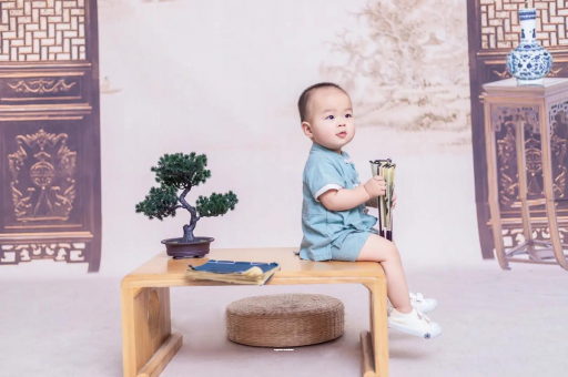 2个月宝宝吃手正常吗